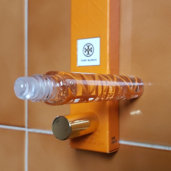 Tory Burch 0.2 FL oz rollerblading parfum - Picture 2 of 2